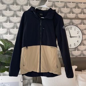 Women Burton Jacket! Lightweight, water resistant.